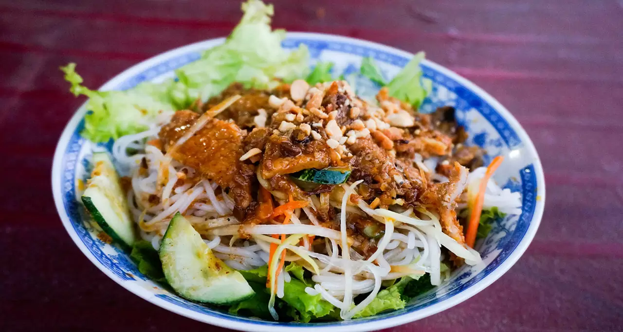 Rice noodles with grilled pork