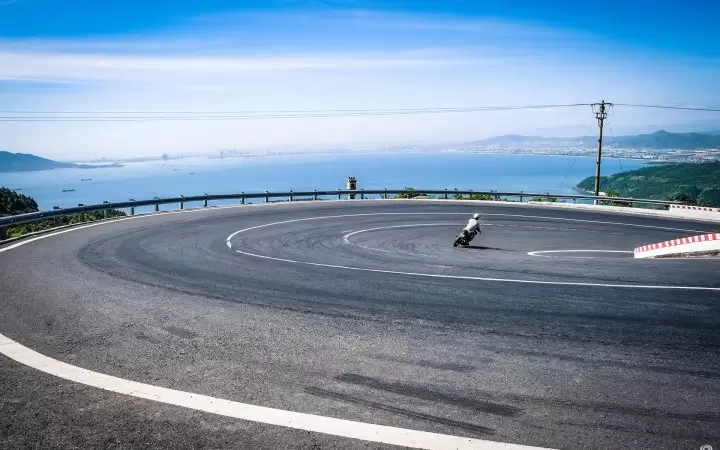 drive to Hue by motorbike