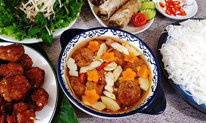 Vietnam's iconic bun cha features in British Platinum Jubilee Cookbook