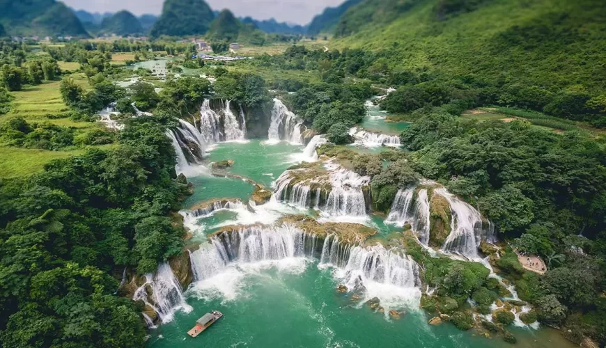 ban gioc waterfall,cao bang, vietnam