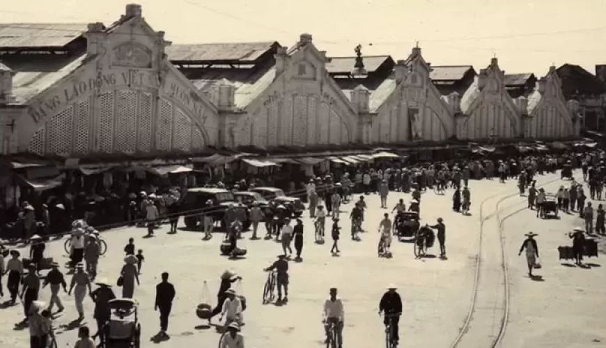 A photo of Dong Xuan Market in 1960s