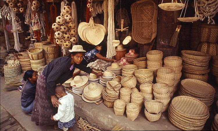 Hanoi Foodie Vespa Tour